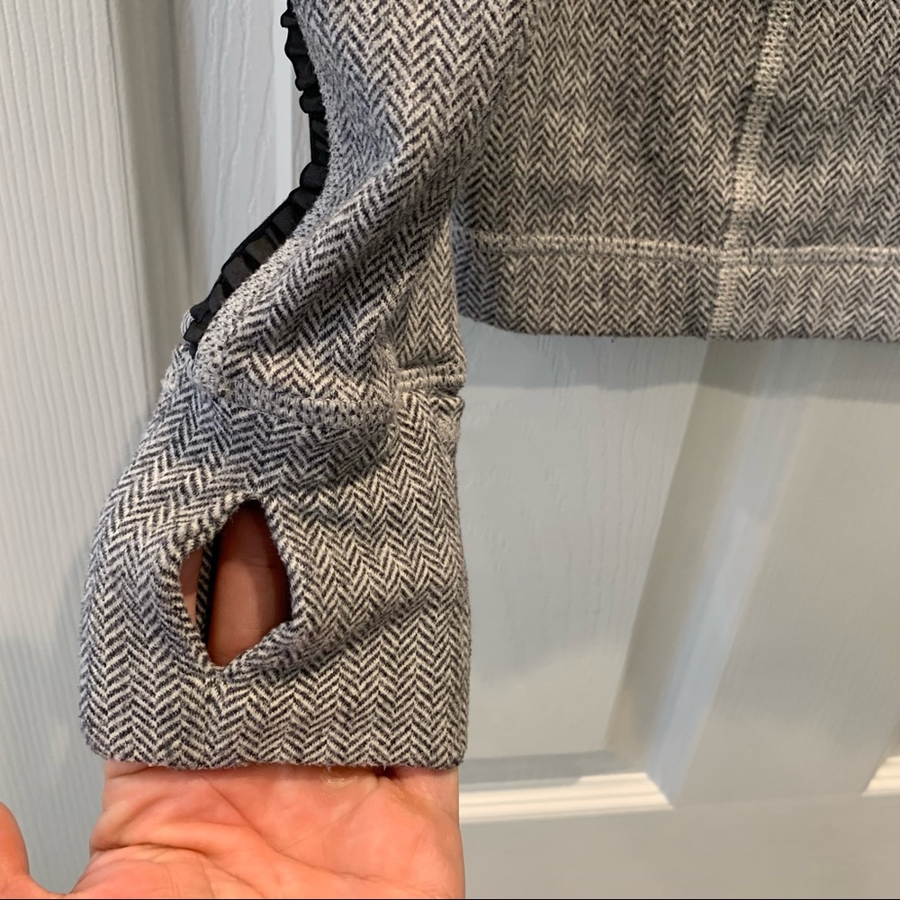 Lululemon Full Tilt 1/2 Zip Pullover- 4 - Picture 5 of 6